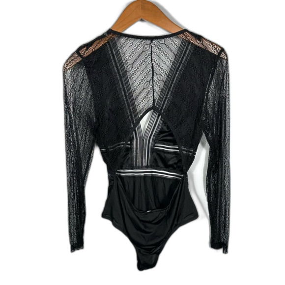 Lulu’s Casita Black Sheer Lace Long Sleeve Bodysuit Size Medium Sexy Party Club - Picture 4 of 16